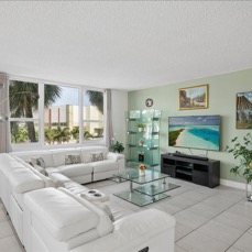 03-Camillo-3505 S Ocean Dr #201-3.jpg