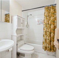 2nd Bath.jpg