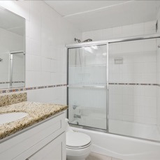 2nd Bath.jpg